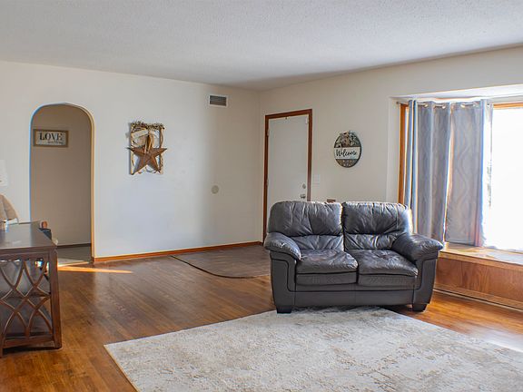 4th image of 234 W East Ave