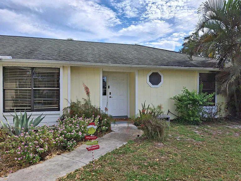 385 Toledo St — Photo 2
