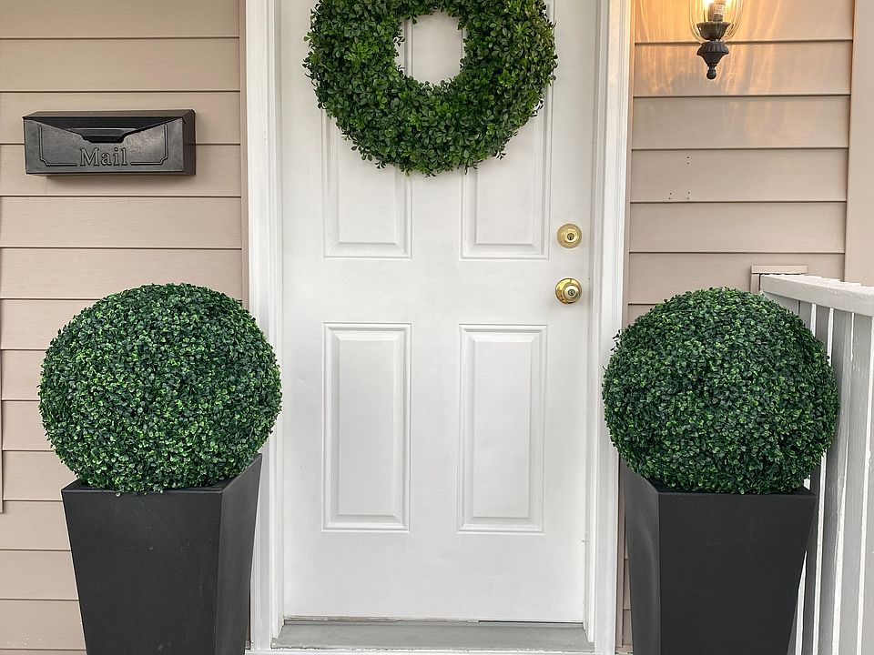 Front Entrance of 706 McKaig Ave in TROY, Ohio.