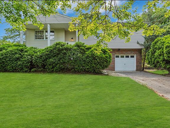2nd image of 1374 Red Oak Dr