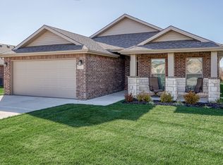 7556 Belmont Dr, Shawnee, KS 66227