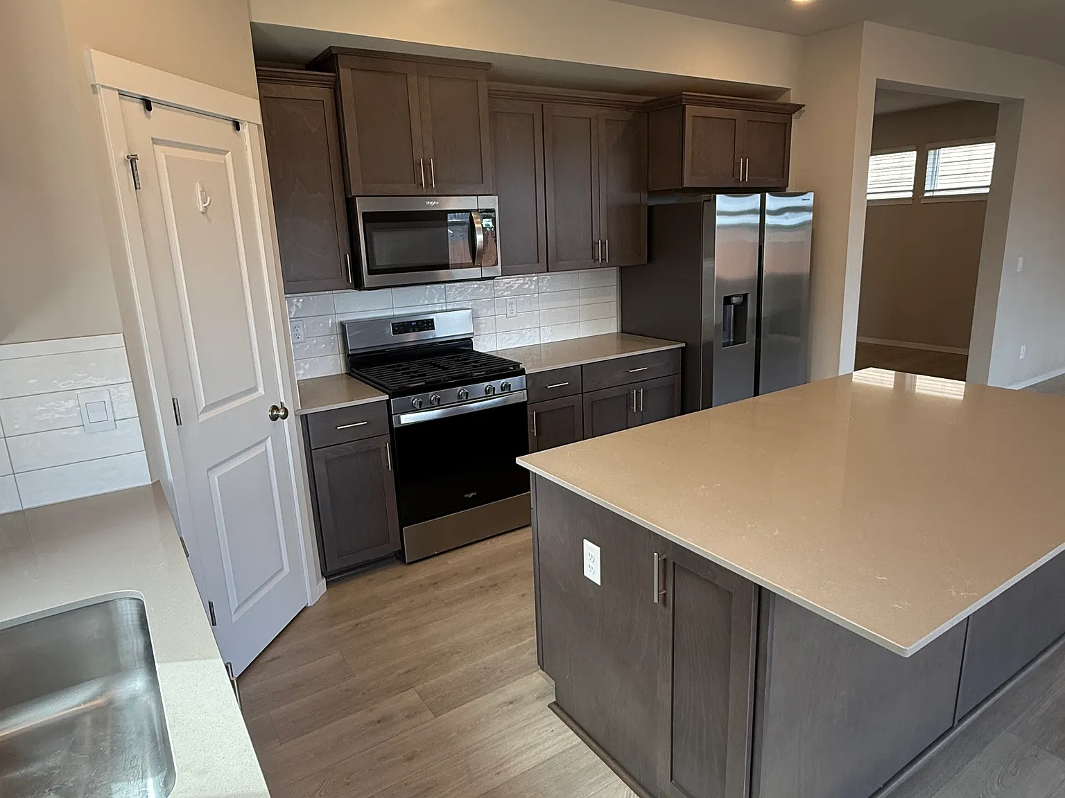 5 bed, 2.5 bath, 2379 sqft, $3,100 — Photo 2