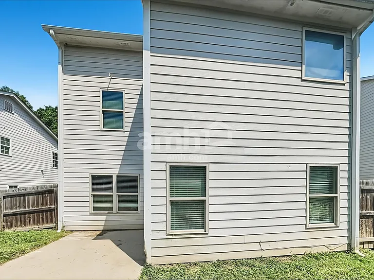 2462 Folsom St — Photo 17
