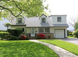 47 Winifred Dr, Merrick, NY 11566
