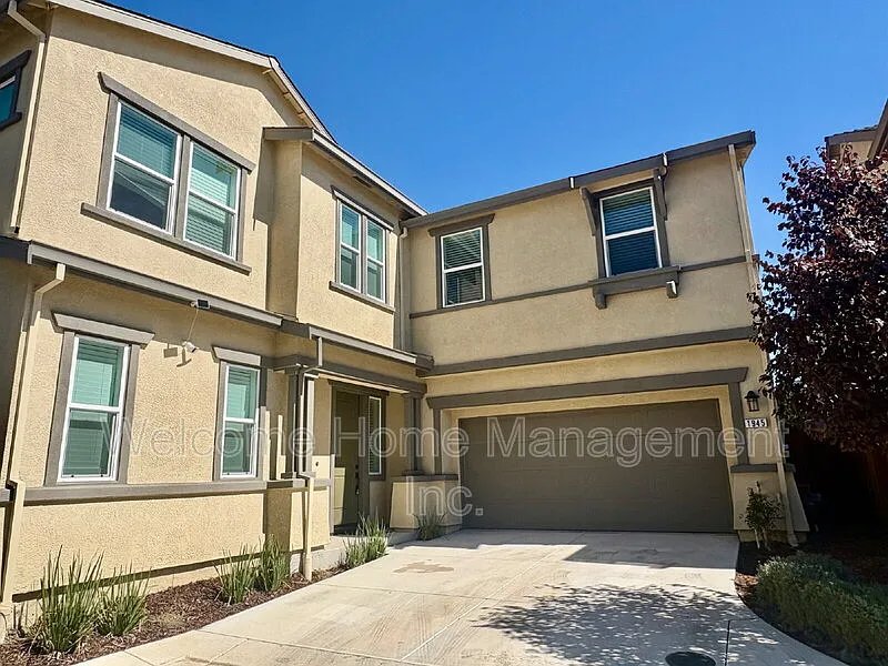 5 bed, 3.0 bath, 2444 sqft, $4,100 — Photo 1