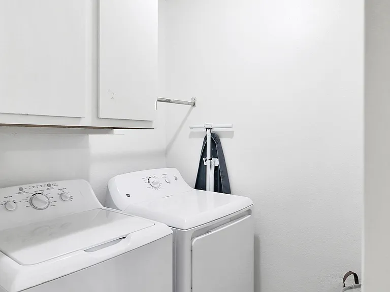 Chamberland Square Apartments — Photo 15