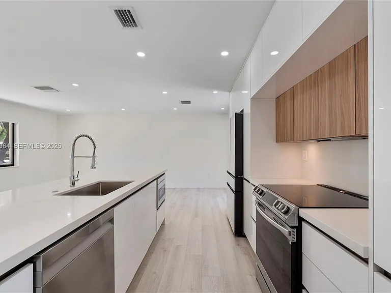 255 Grant Dr — Photo 11