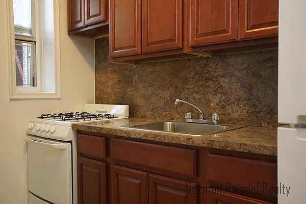 Rented by Norman Raindel, LREB | media 14