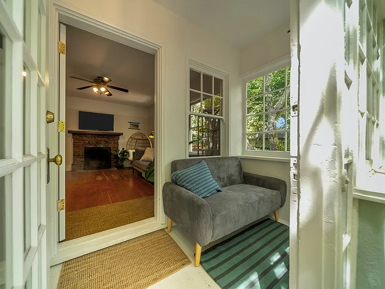 111 C St — Photo 29