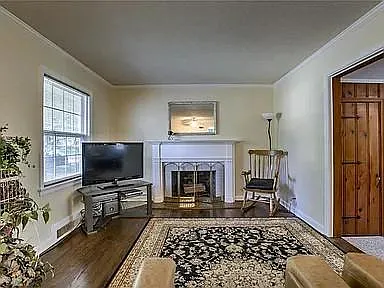 8827 Maiden Ln — Photo 4