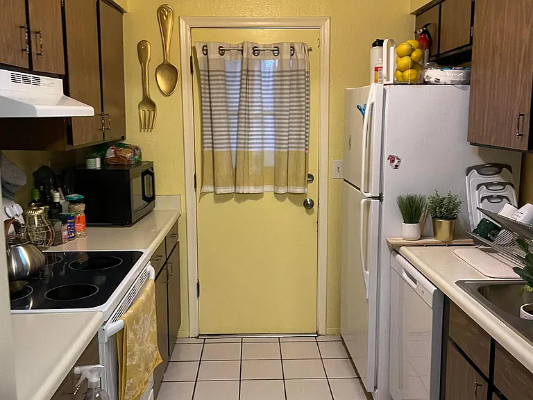 3322 E Farr Pl — Photo 5