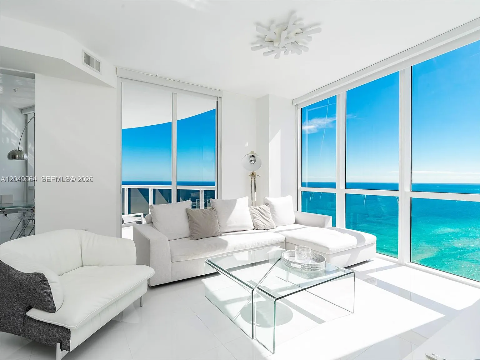 Trump Royale Condo — Photo 2
