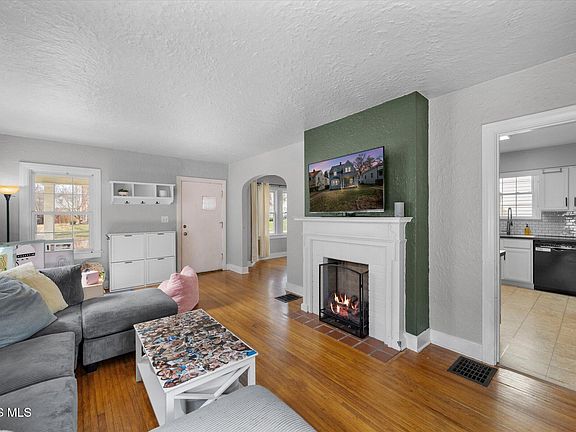 5th image of 3848 Drummond Rd