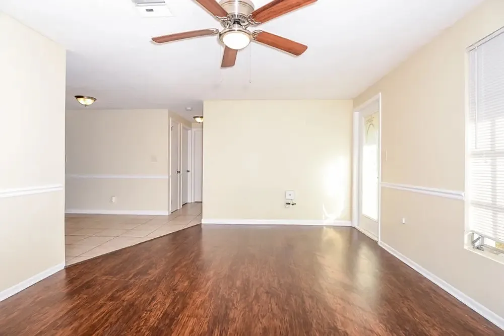 3 bed, 1245 sqft, $1,835 — Photo 1