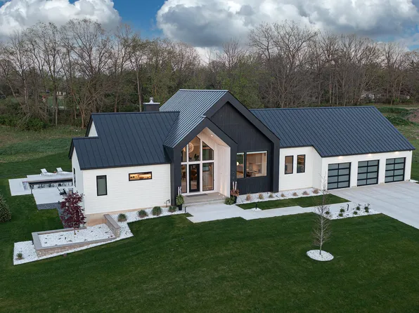 5044 Hickory Pointe Woods SE, Ada, MI 49301