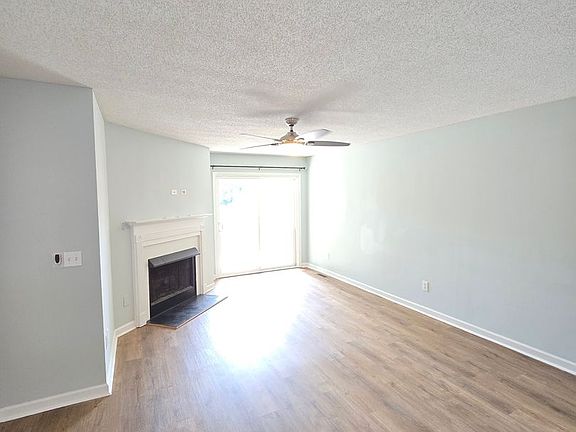 4th image of 5211 La Paloma Ct #102