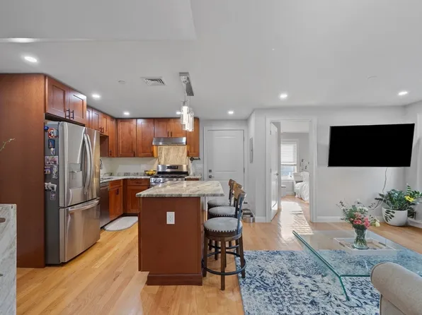 6 Nelly St Floor 3, Wakefield, MA 01880