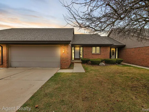 16139 Meadows Dr, Macomb, MI 48044