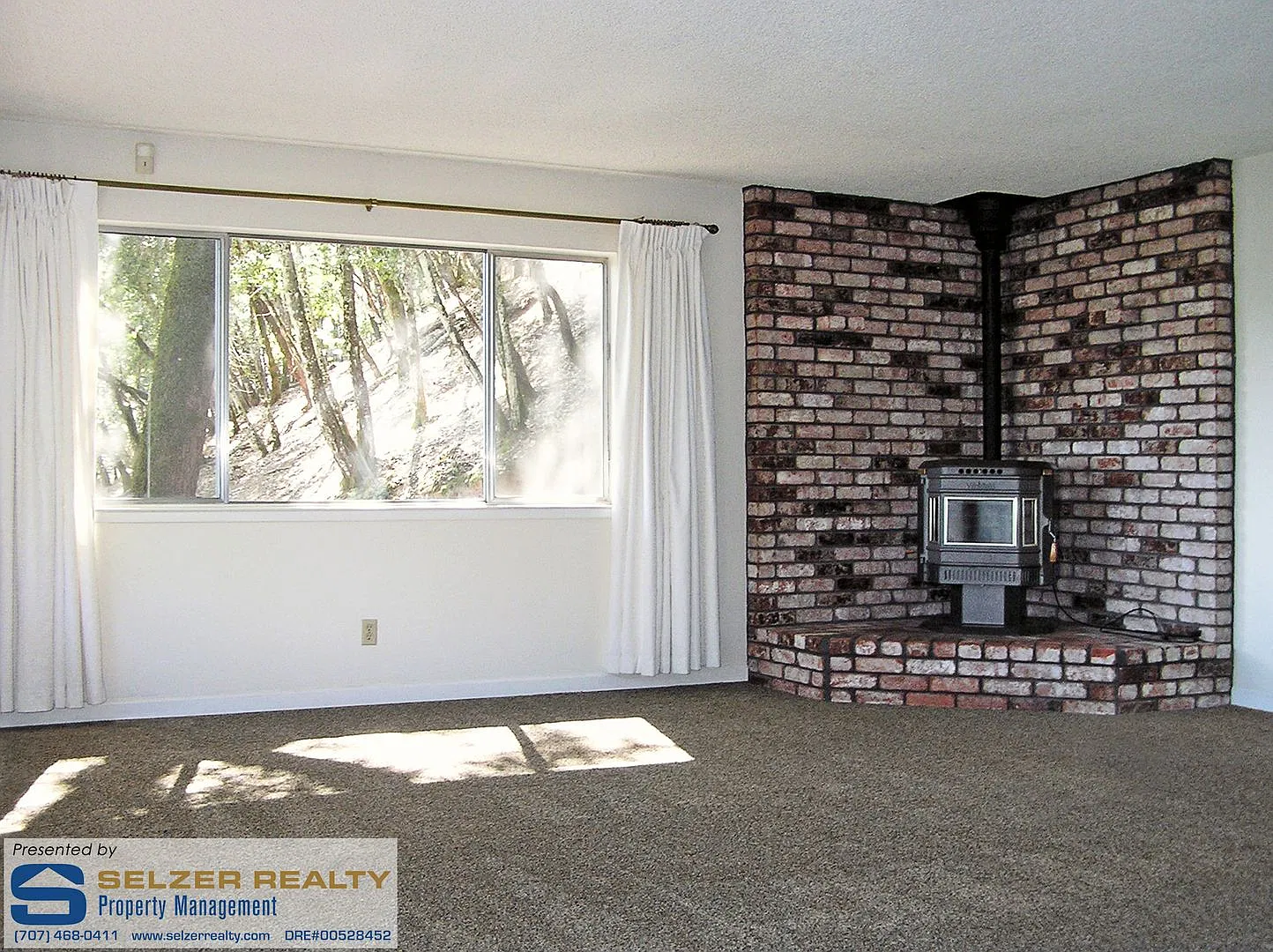 Roomy 3 bd. home in the west hills, yet just minutes from downtown! — Photo 2