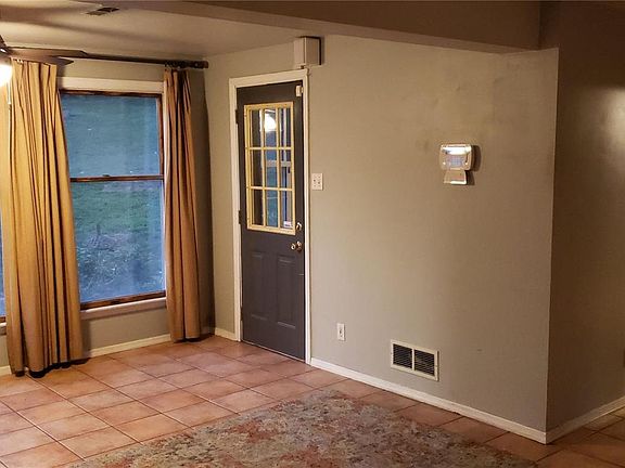 3rd image of 108 Thoroughman Ave