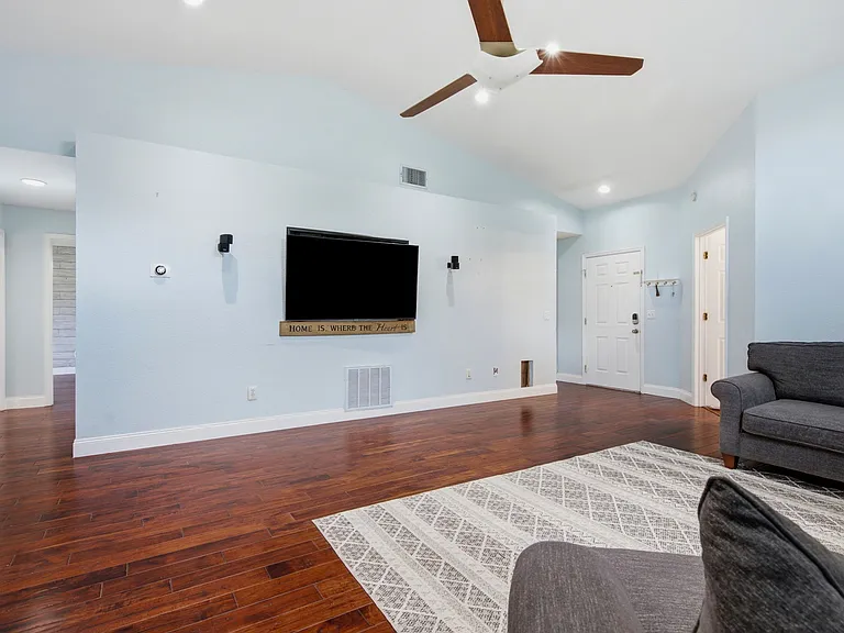 12118 Dickenson Ln — Photo 9