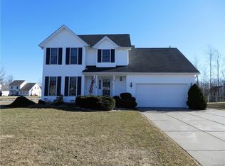 5 Stream View Ln, Lancaster, NY 14086