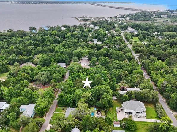 136 Leopold St, Bay Saint Louis, MS 39520