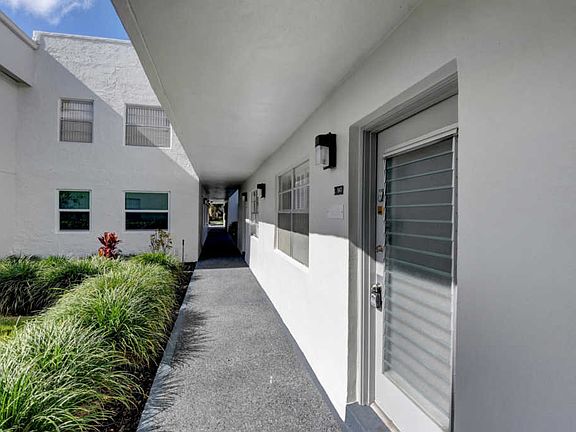 3rd image of 547 Flanders Dr #L