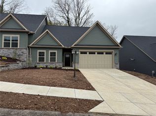 107 Hemingway Ln, Coraopolis, PA 15108