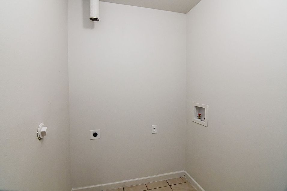 Unit 1123, Unit 1004