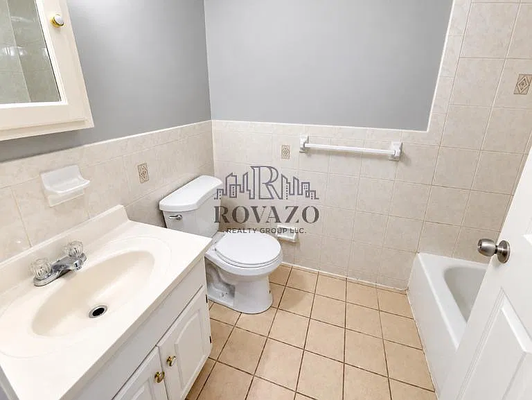 5 bed, 1000 sqft, $3,500 — Photo 2