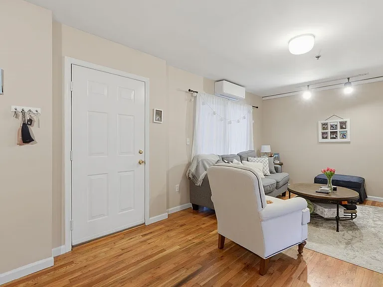 409 Adams St #6 — Photo 2