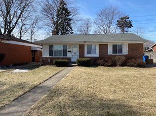 28465 Newport Dr, Warren, MI 48088