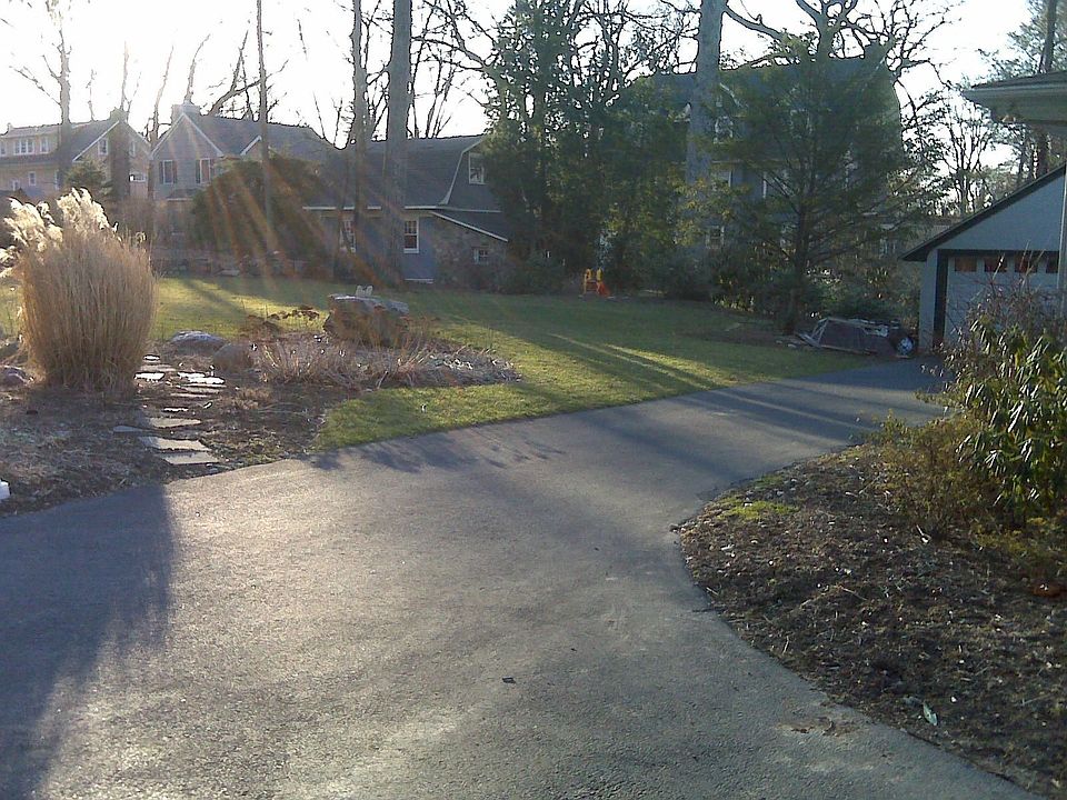 view of side yard