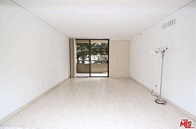 1st image of 600 W 9th St APT 210