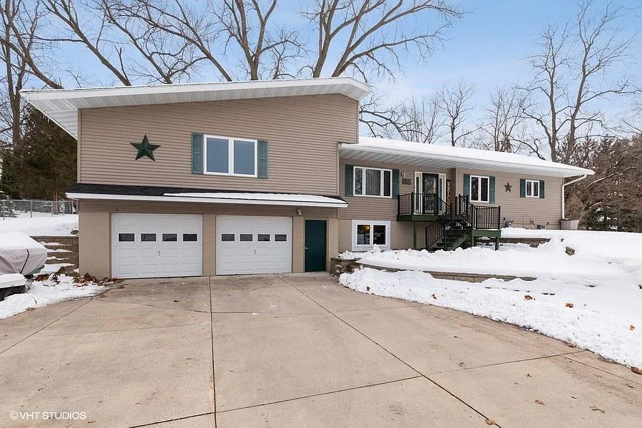 1919 Lilac Ln photo 1