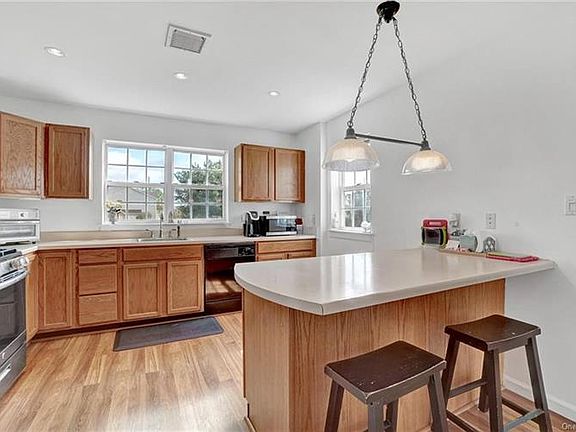 3rd image of 126 Highwood Dr