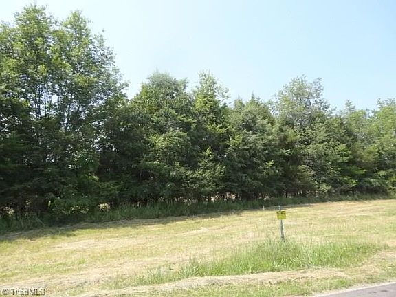 5th image of 122 Kings Pointe Dr