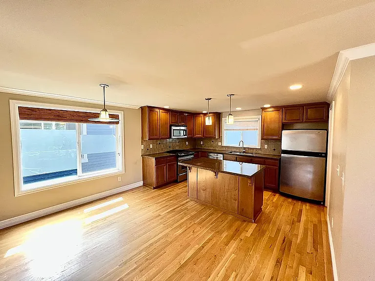 703 N 94th St — Photo 3