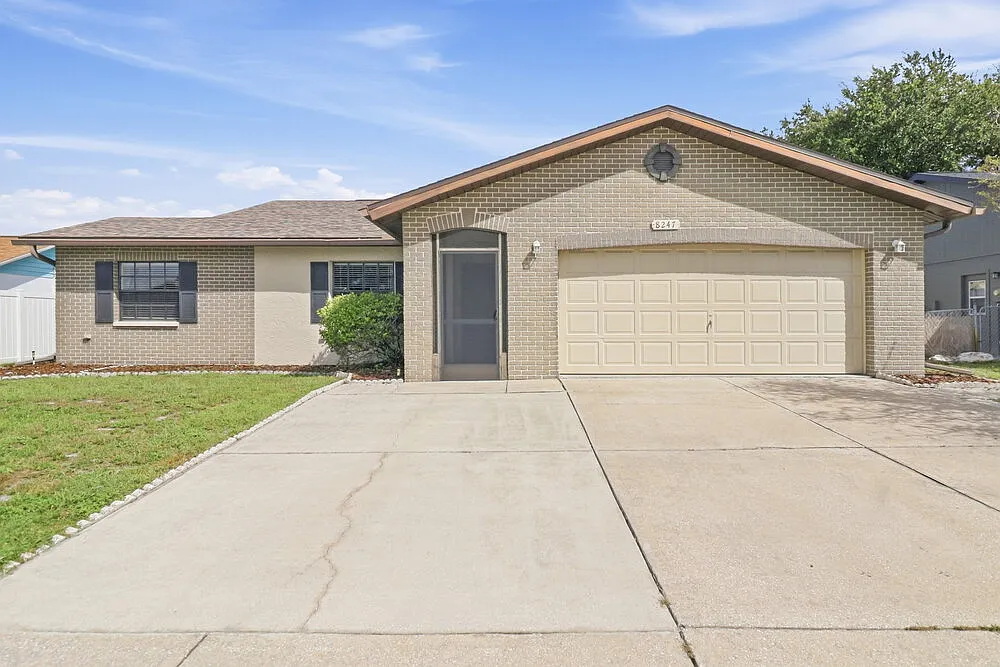 3 bed, 2.0 bath, 1596 sqft, $2,165 — Photo 1