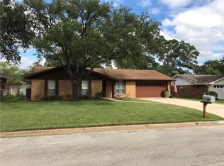 3605 Meadow Oaks Ln, Bryan, TX 77802