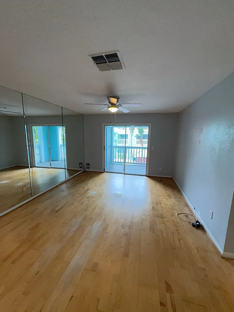 2 bed, 2.0 bath, 897 sqft, $1,900 — Photo 2