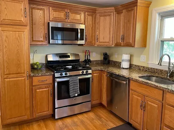 7 W Sigourney St, Lynn, MA 01905