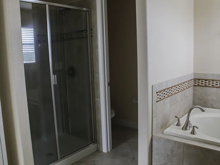 1718 Thetford Cir — Photo 22