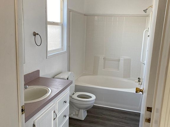 Master bathroom en-suite