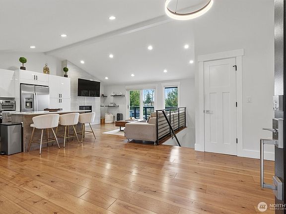 3rd image of 2000 NE 27th Street