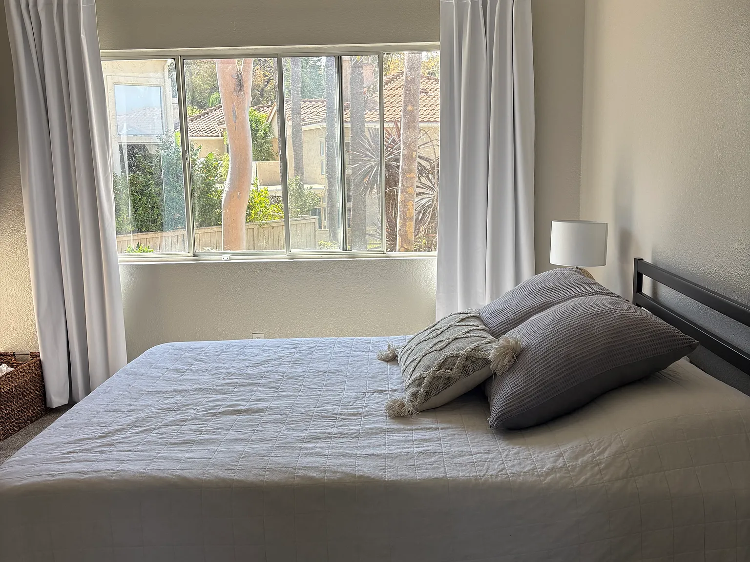 2 bed, 2.5 bath, 1434 sqft, $3,900 — Photo 3