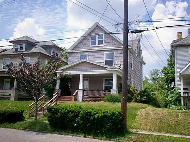 937 Winslow Ave photo 1