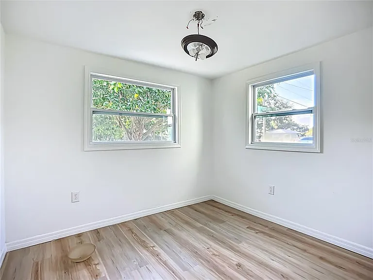 317 Jessica St S — Photo 13