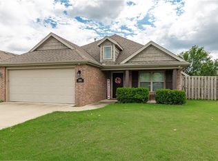 3525 W Country Meadows St, Fayetteville, AR 72704